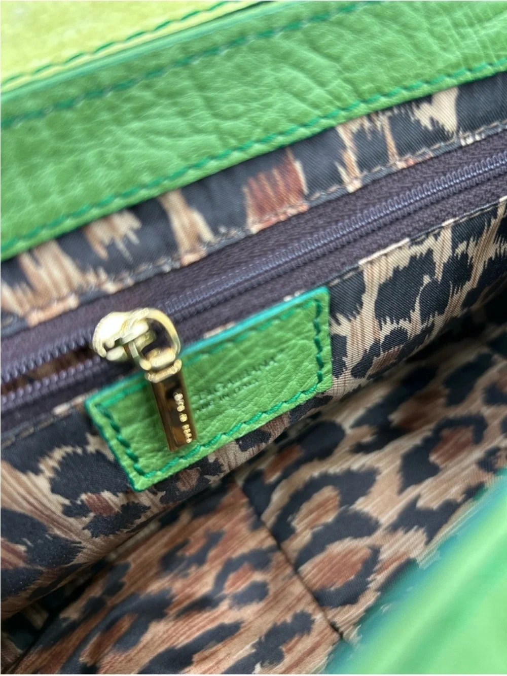 Women’s vintage dolce & Gabbana grainy, leather satchel in neon green made Italy